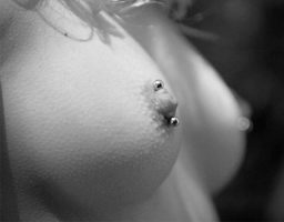 piercing en el pezón