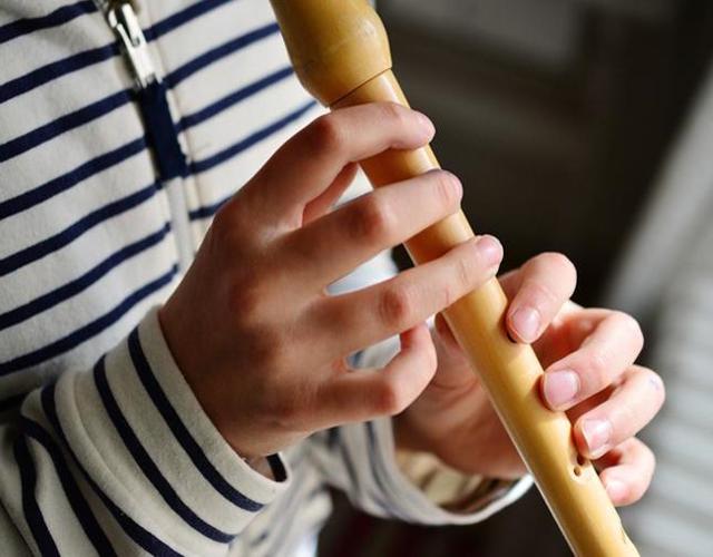 manualidades para niños flauta de caña