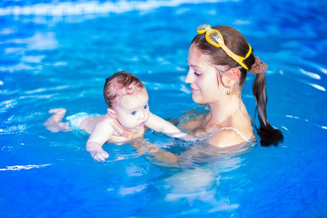 matronatación clases de natación para bebes padres y madres