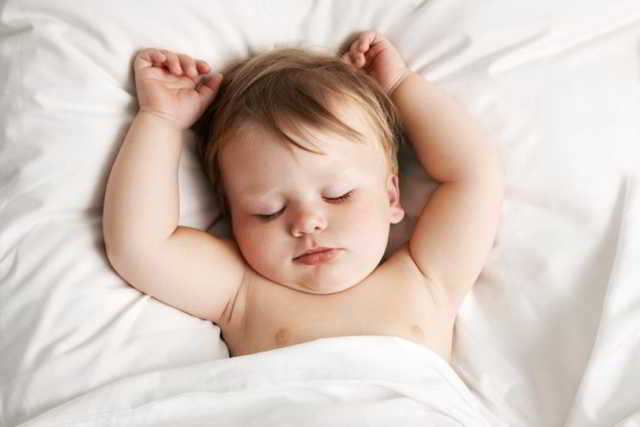 como hacer que el bebé duerma toda la noche