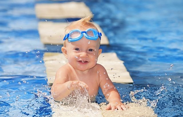 riesgos de natación para bebés