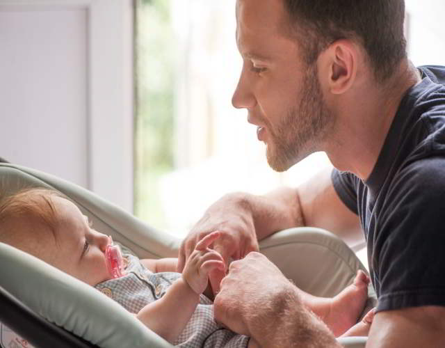 Cómo conectan los papás con bebés