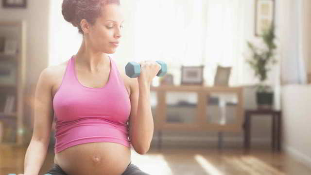 alzar pesas en el embarazo es bueno