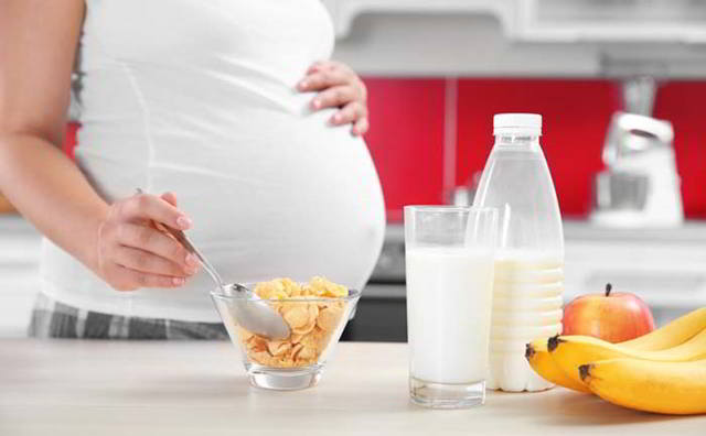 beber leche durante el embarazo 2