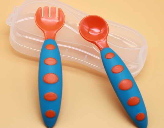 cuchara y tenedor para bebés
