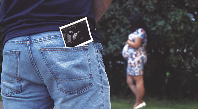 Ideas de fotos en pareja durante el embarazo.