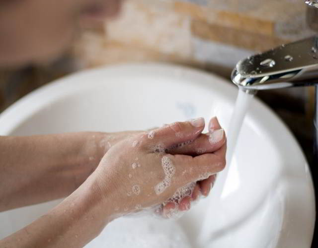 lavarse las manos para evitar la Listeriosis en el embarazo