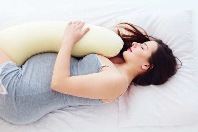 almohadas de maternidad productos útiles durante el embarazo