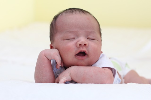 hábitos de sueño saludables para recién nacidos