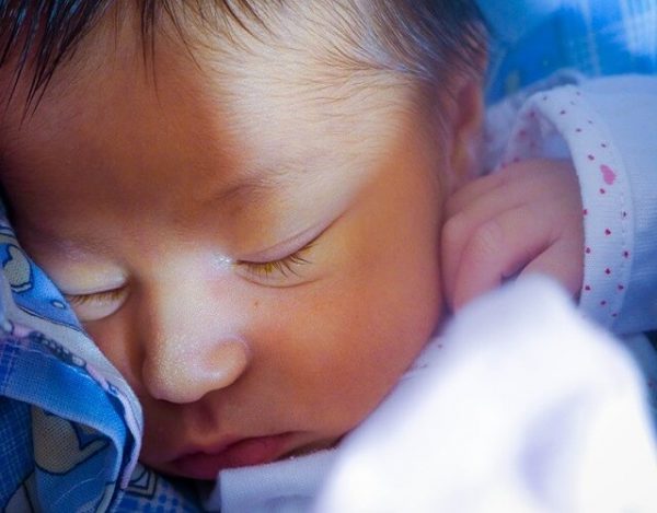 hábitos de sueño saludables para recién nacidos