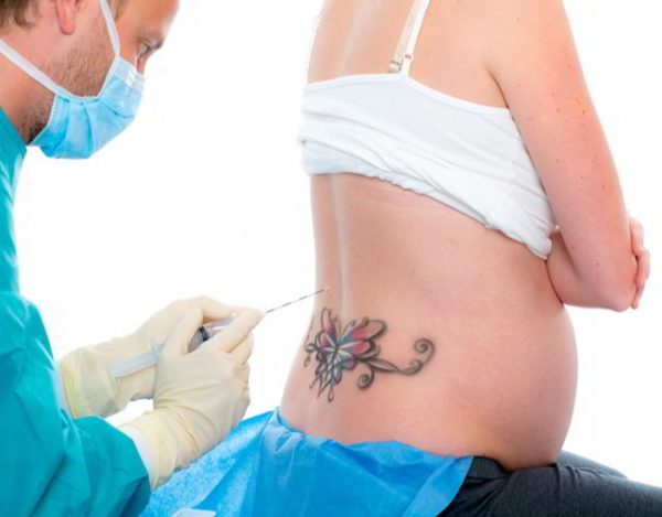 riesgos de tatuajes en la espalda