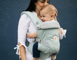 5 Beneficios de las mochilas portabebés