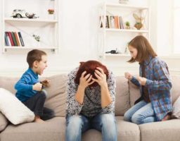 Cuando intervenir en las peleas entre niños