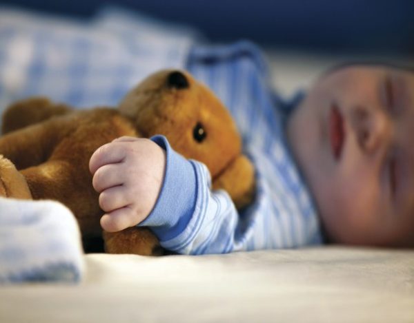 Regresión de sueño en infantes de 8 meses