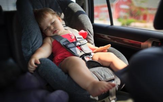 Peligros de dejar a tu bebé en el coche