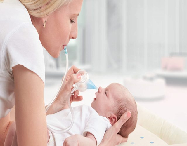 Cómo usar un aspirador nasal para bebés