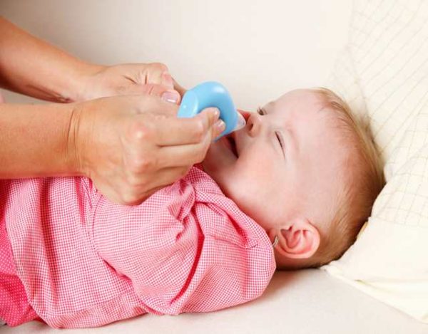 Cómo usar un aspirador nasal para tu bebé
