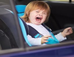 Consejos para que el bebé no llore en la sillita del coche