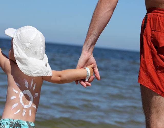 Cosas para llevar a la playa con tu niño pequeño