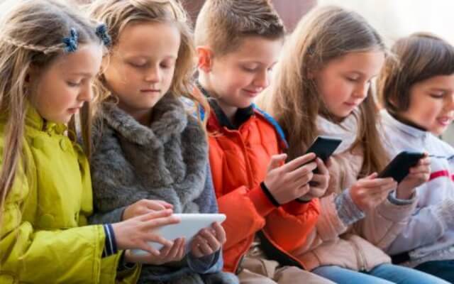 evitar que los hijos sean adictos al móvil
