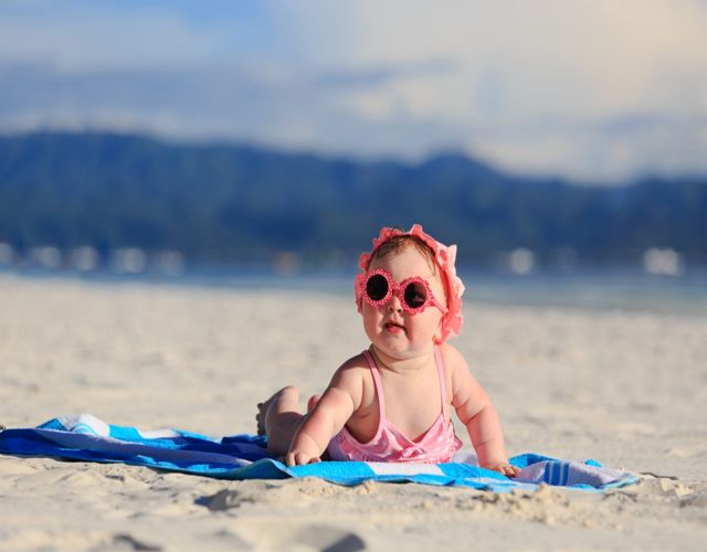 Qué articulos llevar a la playa con tu bebé