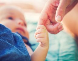 reflejo de prensión en recién nacido