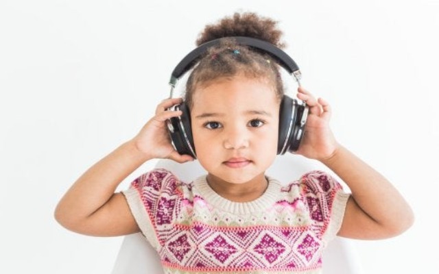 uso de auriculares en los niños