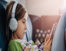 uso de auriculares en los niños