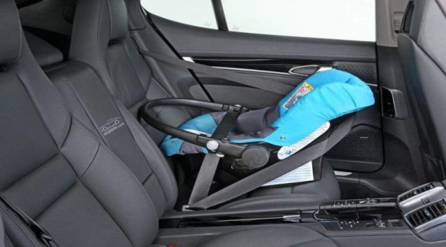 Colocar una silla de auto para bebé 